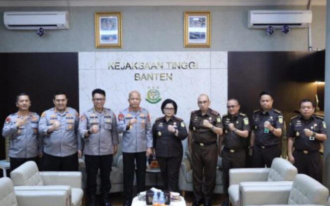 
Temui Kajati Banten, Kapolda Irjen Hengki Sepakat Tingkatkan Penerapan Restorative Justice